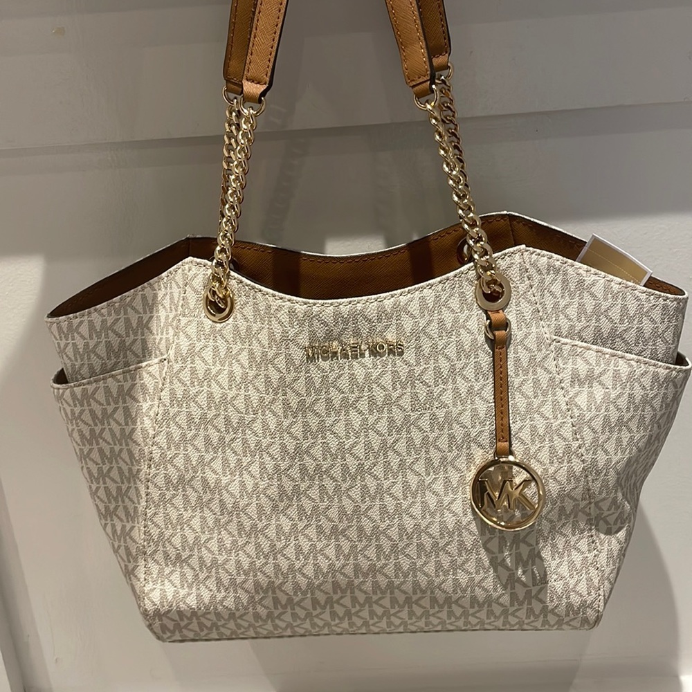 Jet Set Travel LG Chain Shoulder Tote (Vanilla/ACRN)